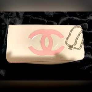 Beauty makeup item Precision item. Gorgeous